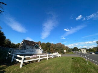 Plus de détails pour 130 Meriden Rd, Middlefield, CT - Local commercial à louer