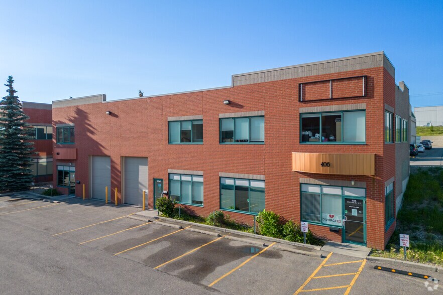 5723 10th St NE, Calgary, AB à vendre - Photo principale – Image 1 sur 6