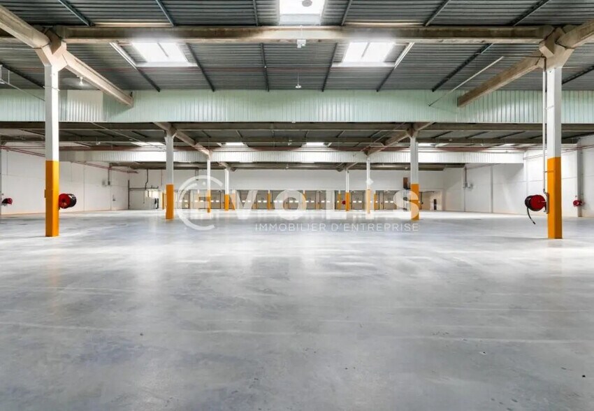 10 Avenue Des Frères Lumière, Trappes à louer - Photo de l’immeuble – Image 3 sur 3