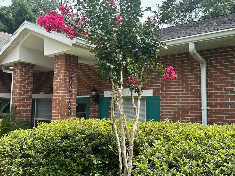 2025 SW 75th St, Gainesville, FL à louer - Photo de l’immeuble – Image 2 sur 12