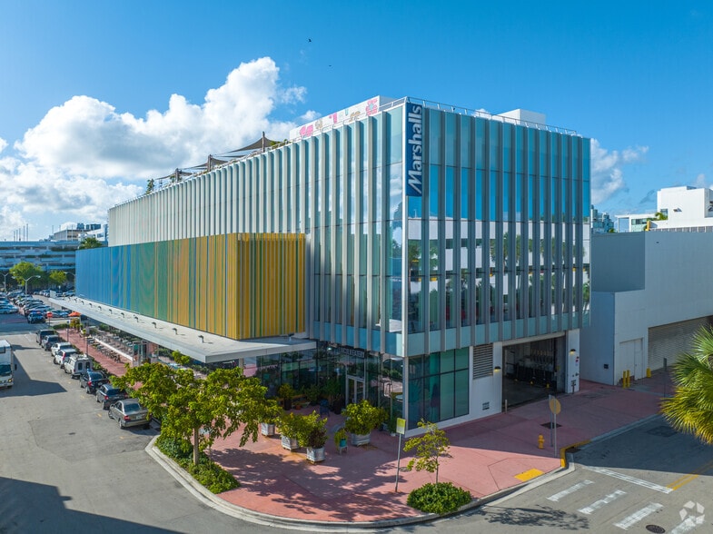 723 Lincoln Ln N, Miami Beach, FL à vendre - Photo principale – Image 1 sur 11