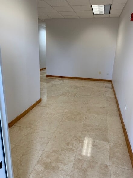 2731 Executive Park Dr, Weston, FL à louer - Photo de l’immeuble – Image 3 sur 11