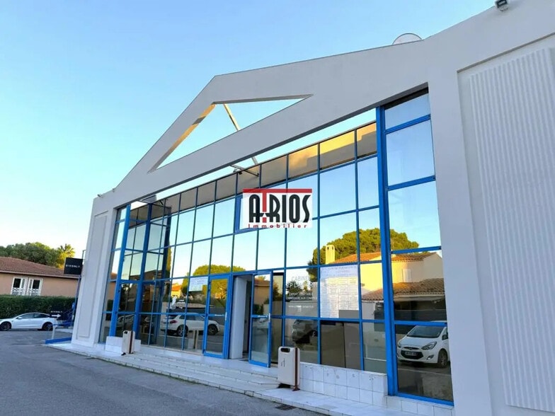 Bureau dans Hyères à vendre - Photo de l’immeuble – Image 3 sur 33