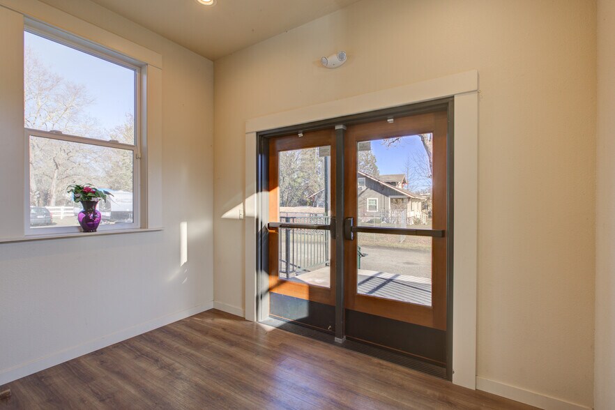 3811 Melrose Rd, Roseburg, OR à vendre - Photo de l’immeuble – Image 3 sur 47
