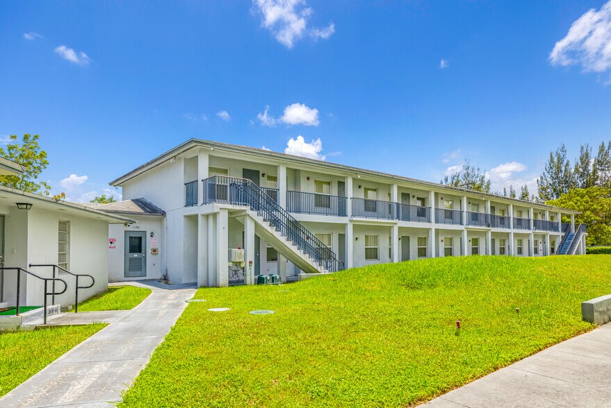 1180 NW 99th St, Miami, FL à vendre - Photo de l’immeuble – Image 1 sur 23