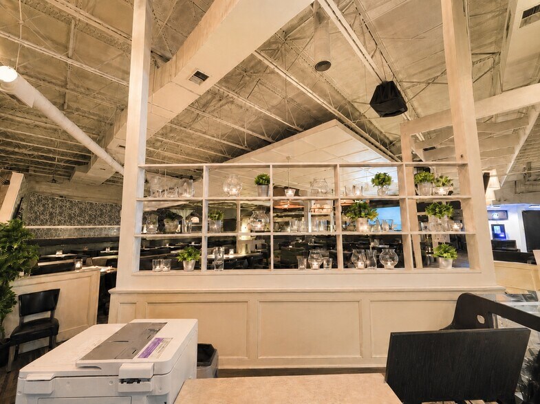 394 E Irving Park Rd, Roselle, IL à louer - Photo de l’immeuble – Image 2 sur 8