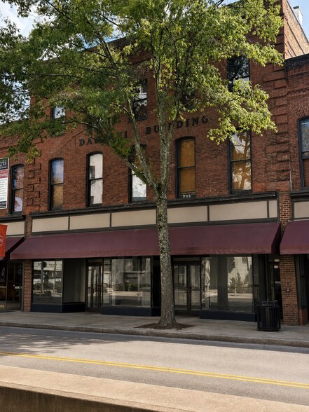 111-119 W Washington St, Suffolk, VA à louer - Photo de l’immeuble – Image 2 sur 6