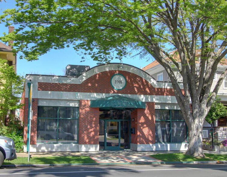 2005 N St, Sacramento, CA à louer - Photo de l’immeuble – Image 2 sur 16