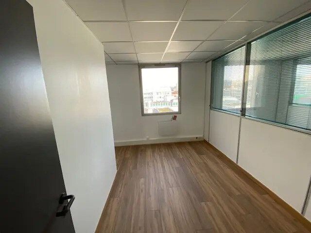 Bureau dans Pantin à louer - Photo de l’immeuble – Image 3 sur 6