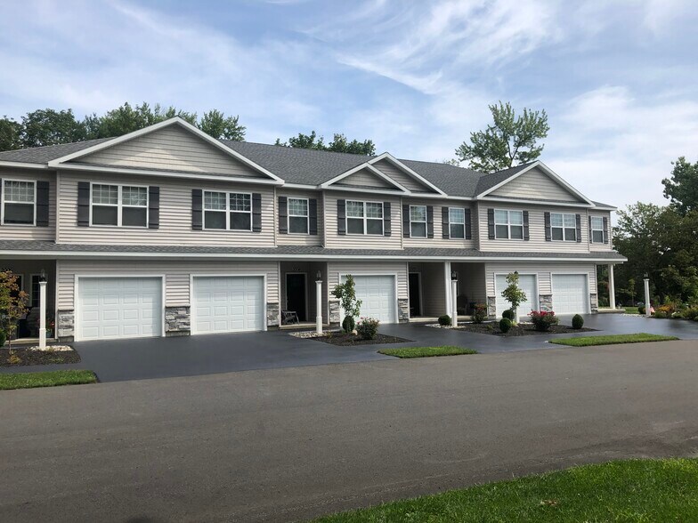 Ridge Manor Court, Niskayuna, NY à vendre - Photo de l’immeuble – Image 3 sur 32