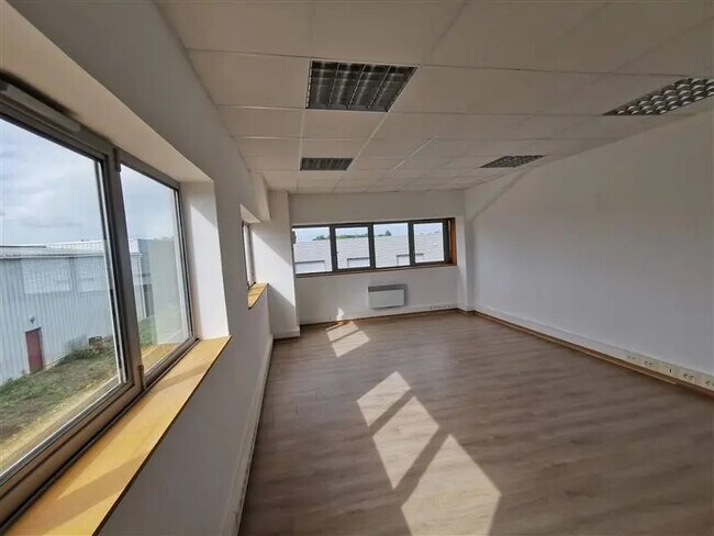 Plus de détails pour Bureau à louer