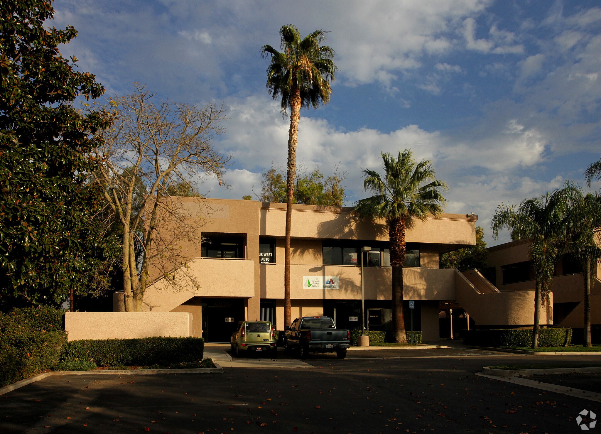 6830 Airport Dr, Riverside, CA à louer Photo principale– Image 1 sur 7