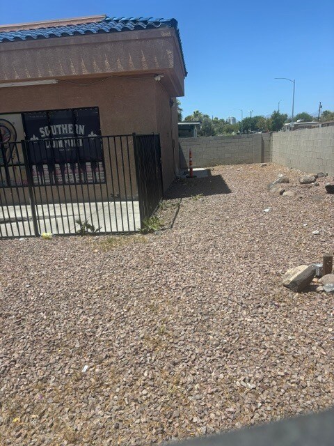 300 S Bruce St, Las Vegas, NV à louer Photo principale– Image 1 sur 4