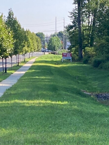 1200 Silvia St, Ewing Township, NJ à vendre - Photo de l’immeuble – Image 2 sur 2