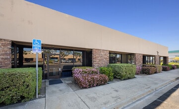 1410 Grand Ave, San Marcos, CA à louer Photo de l’immeuble– Image 2 sur 3
