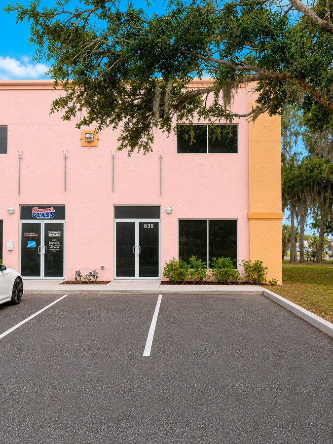 801-893 Kings Hwy, Fort Pierce, FL 34945 - Lot 839 - - Photo intérieure - Image 1 of 10