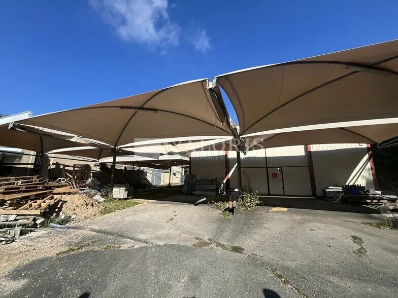 Local d'activités dans Gleizé à vendre - Photo de l’immeuble – Image 1 sur 5