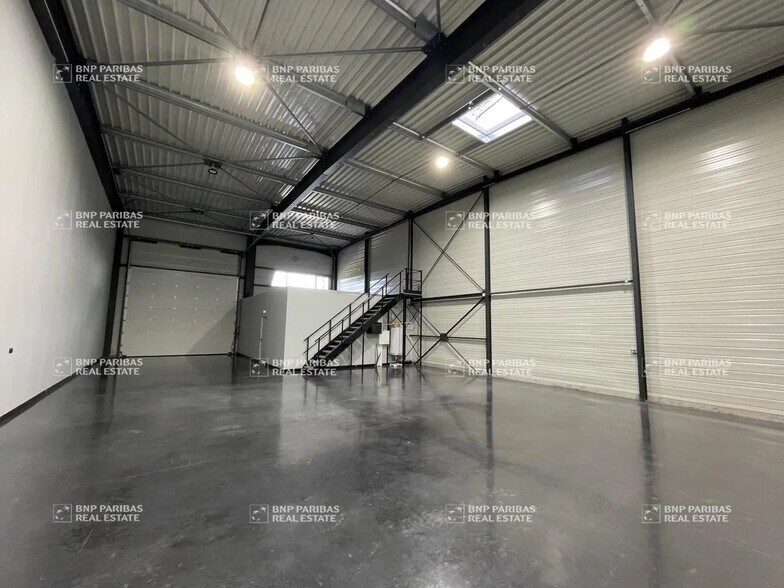 Bureau dans Esvres à louer - Photo intérieure – Image 1 sur 8