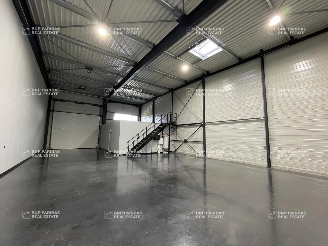 Bureau dans Esvres à louer Photo intérieure– Image 1 sur 9