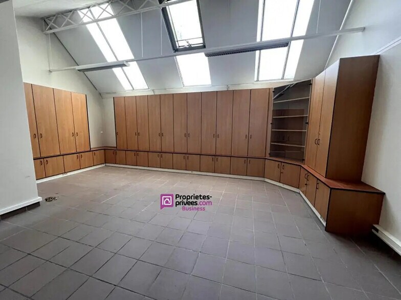 Bureau dans Senlis à louer - Photo de l’immeuble – Image 2 sur 4