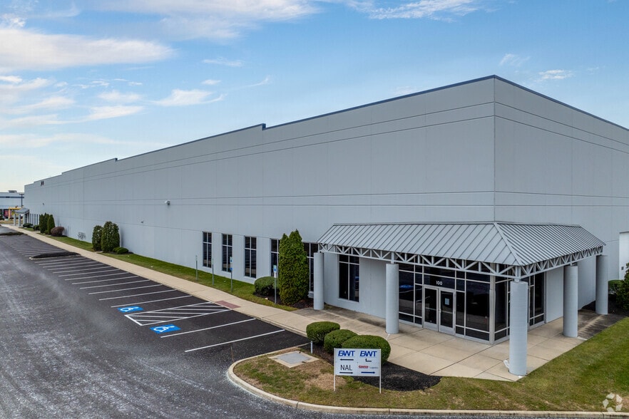 2100 Center Square Rd, Logan Township, NJ à louer - Photo principale – Image 1 sur 4