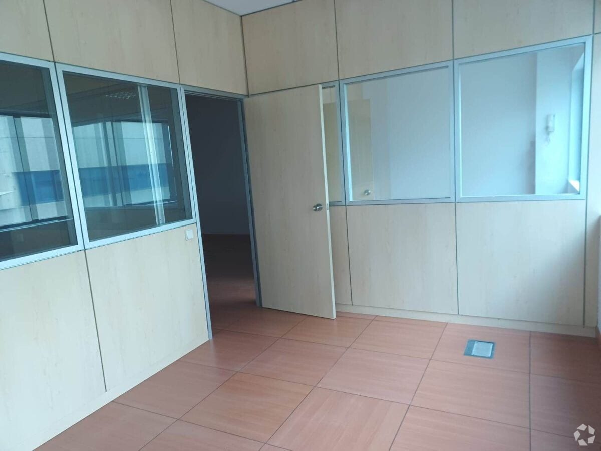 Avenida de la Albufera, 321, Madrid, MAD 28031 - Lot 04 - - Photo intérieure - Image 1 of 11