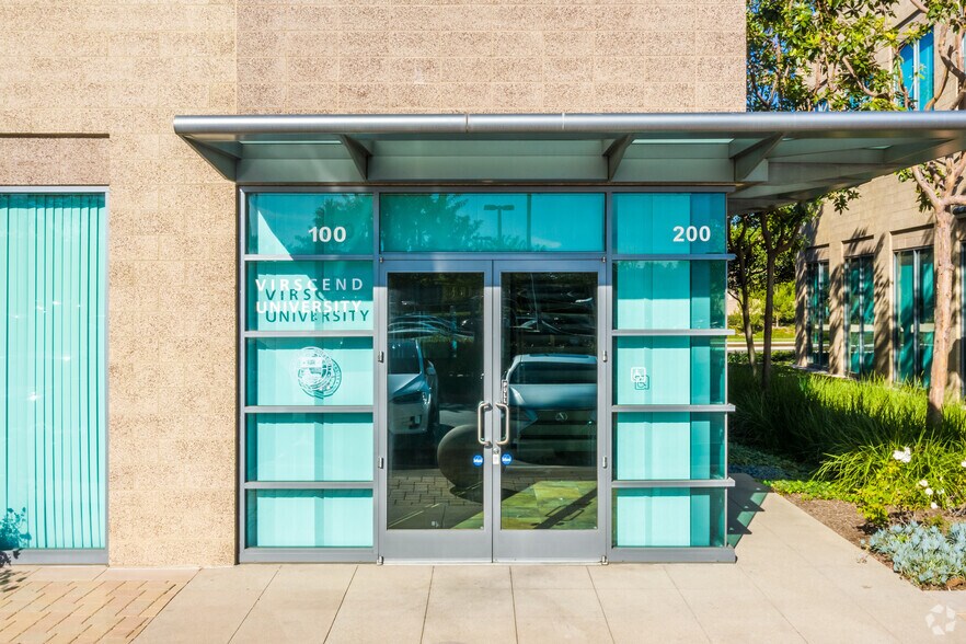 16490 Bake Pky, Irvine, CA à vendre - Photo de l’immeuble – Image 2 sur 12