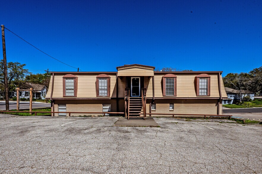1117 10th St, Huntsville, TX à vendre - Photo de l’immeuble – Image 2 sur 20