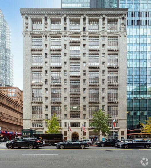 200 W 57th St, New York, NY à louer - Photo de l’immeuble – Image 2 sur 5