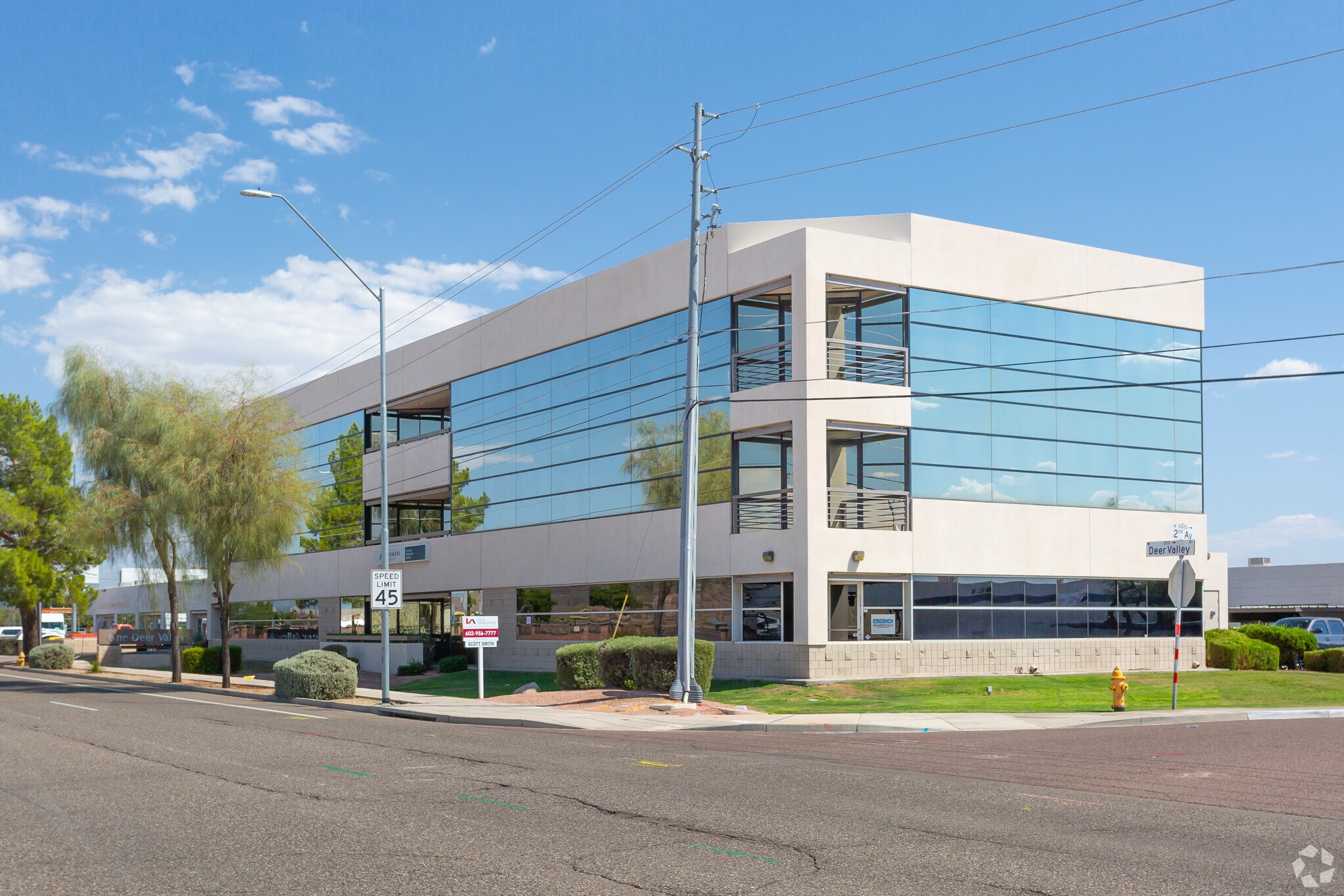 1 W Deer Valley Rd, Phoenix, AZ à louer Photo de l’immeuble– Image 1 sur 15