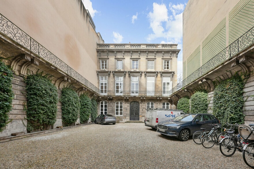 12 Rue De Castellane, Paris à louer - Photo de l’immeuble – Image 2 sur 8