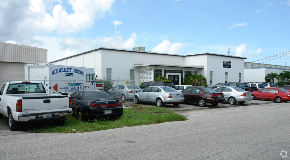 2830 46th Ave N, Saint Petersburg, FL à louer - Photo de l’immeuble – Image 2 sur 8