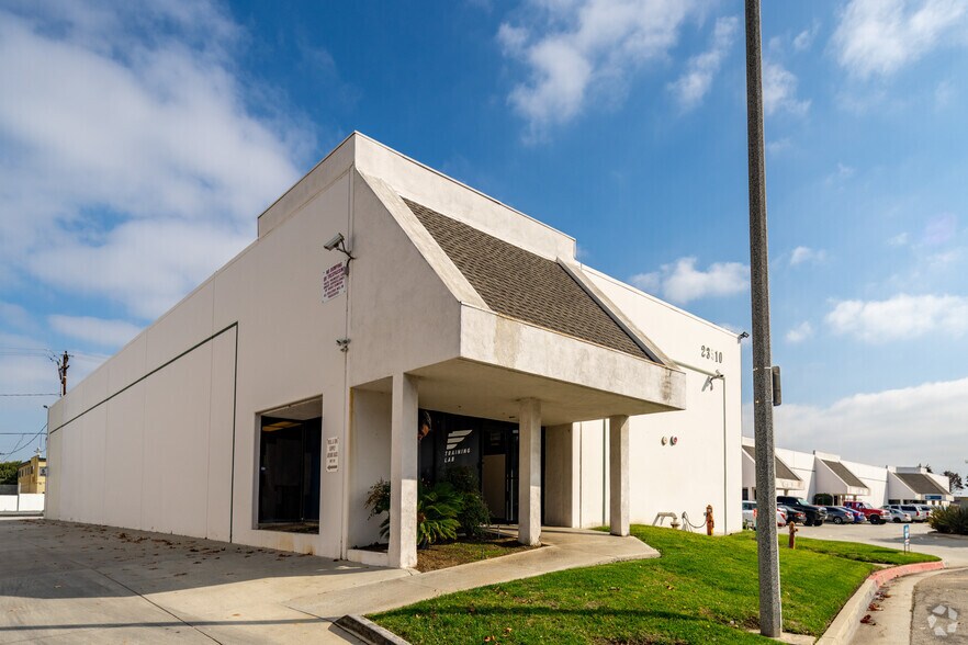 23510 Telo Ave, Torrance, CA à louer - Photo de l’immeuble – Image 1 sur 5