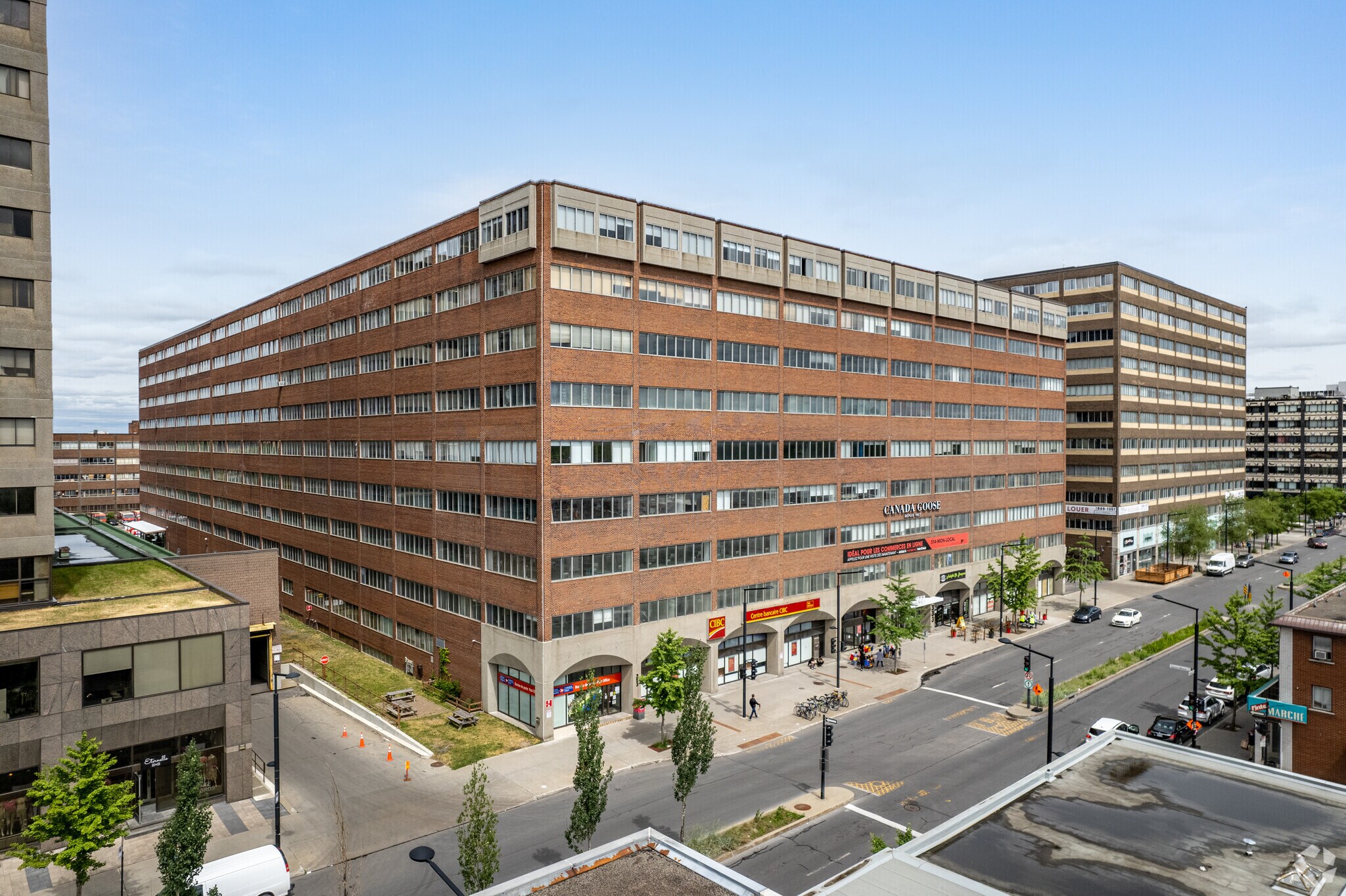 323-355 Rue Chabanel O, Montréal, QC à louer Photo principale– Image 1 sur 7