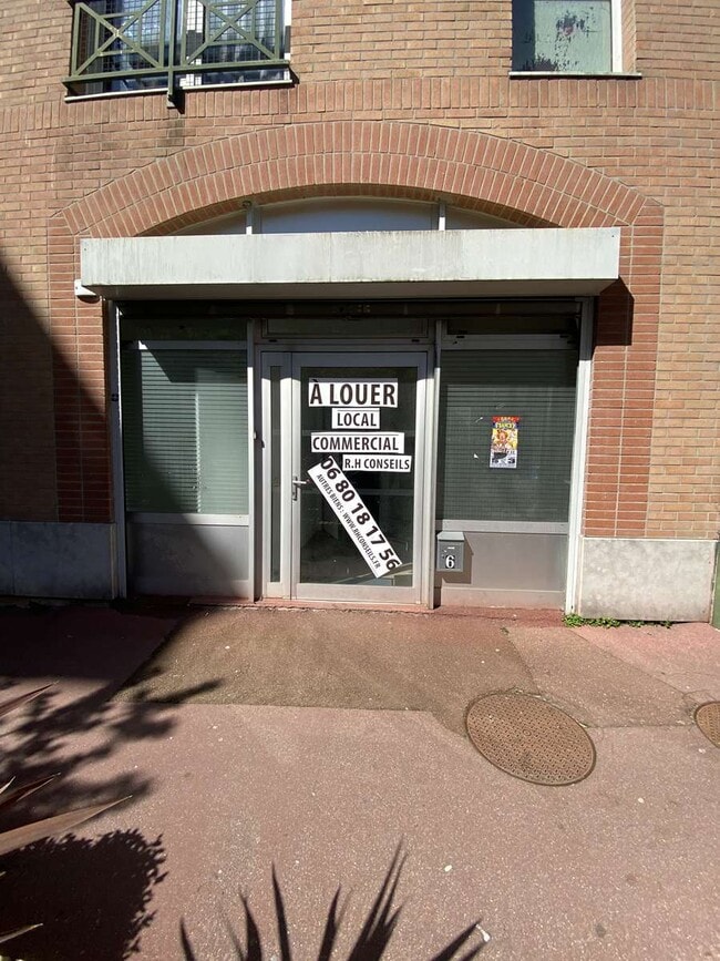 Plus de détails pour Square Des Griffons, Créteil - Bureau/Local commercial à louer