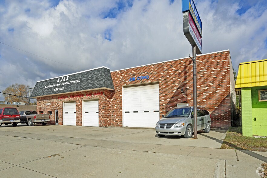 14447 E 9 Mile Rd, Warren, MI à vendre - Photo de l’immeuble – Image 2 sur 10