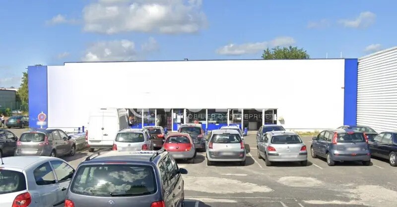 Local commercial dans Savigny-le-Temple à louer - Photo de l’immeuble – Image 2 sur 3