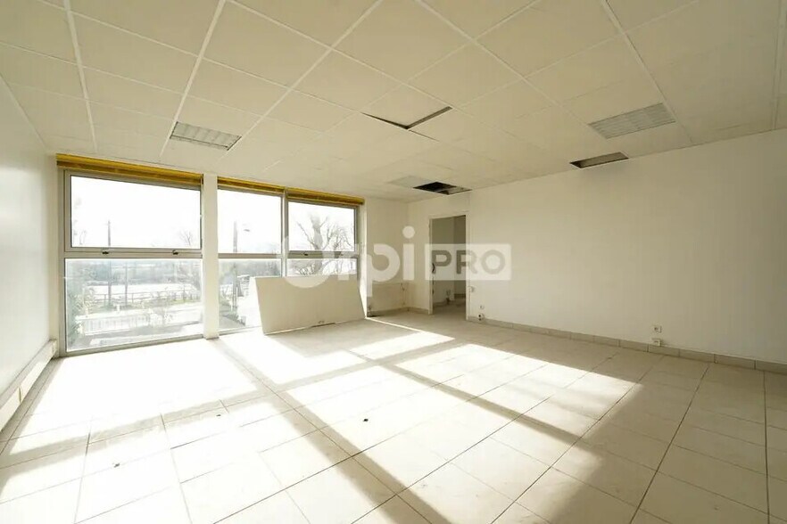 Bureau dans Brindas à louer - Photo de l’immeuble – Image 2 sur 10