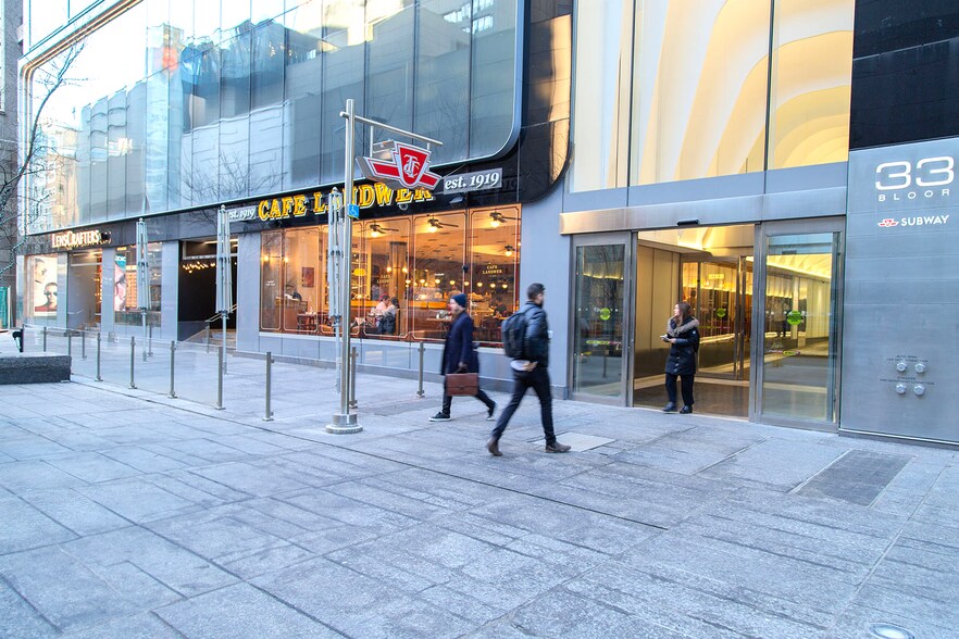 33 Bloor St E, Toronto, ON à louer - Photo de l’immeuble – Image 2 sur 5