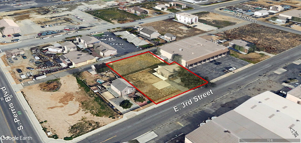 230 E 3rd St, Perris, CA à vendre - Aérien – Image 1 sur 14