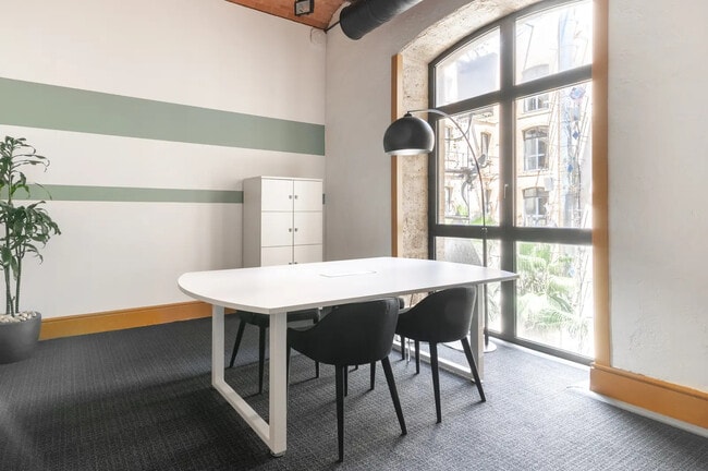 Plus de détails pour 10 Place De La Joliette, Marseille - Bureau à louer