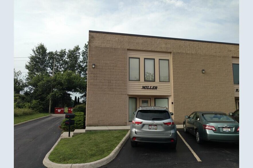 5890-5898 Chandler Ct, Westerville, OH à louer - Photo de l’immeuble – Image 3 sur 5