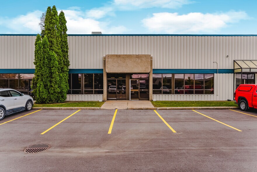 3184 Rue Joseph-Dubreuil, Lachine, QC à louer - Photo de l’immeuble – Image 2 sur 6
