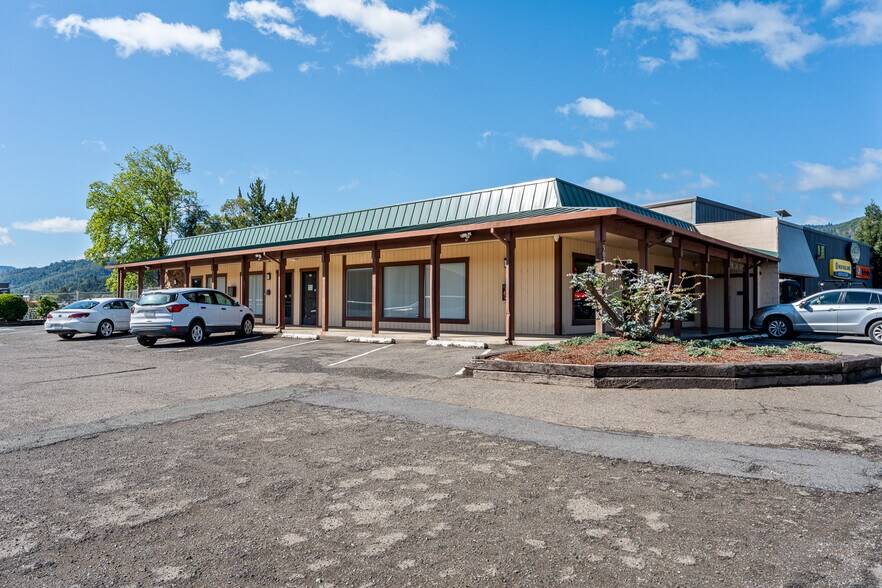 303 Talmage Rd, Ukiah, CA à louer - Photo principale – Image 1 sur 6