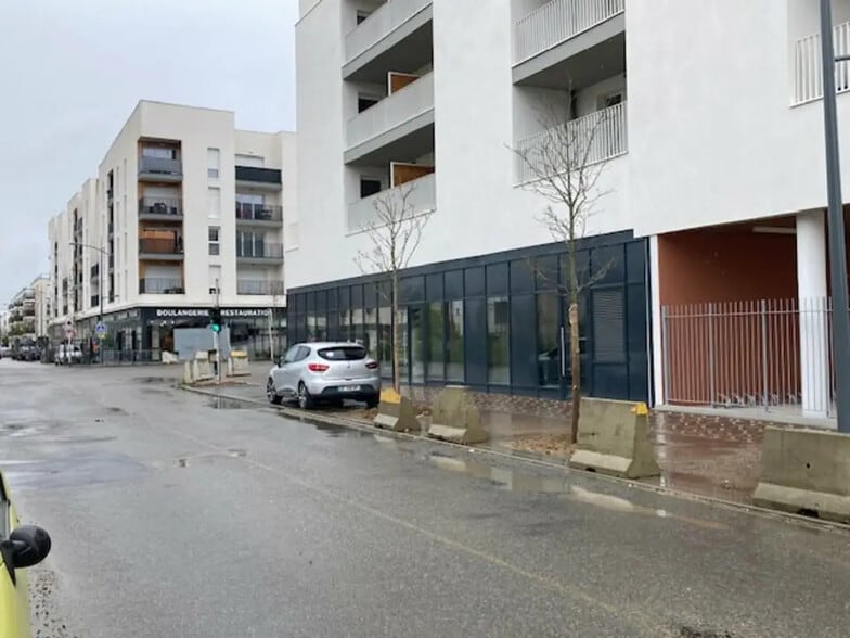 Local commercial dans Bondoufle à vendre - Photo de l’immeuble – Image 1 sur 6