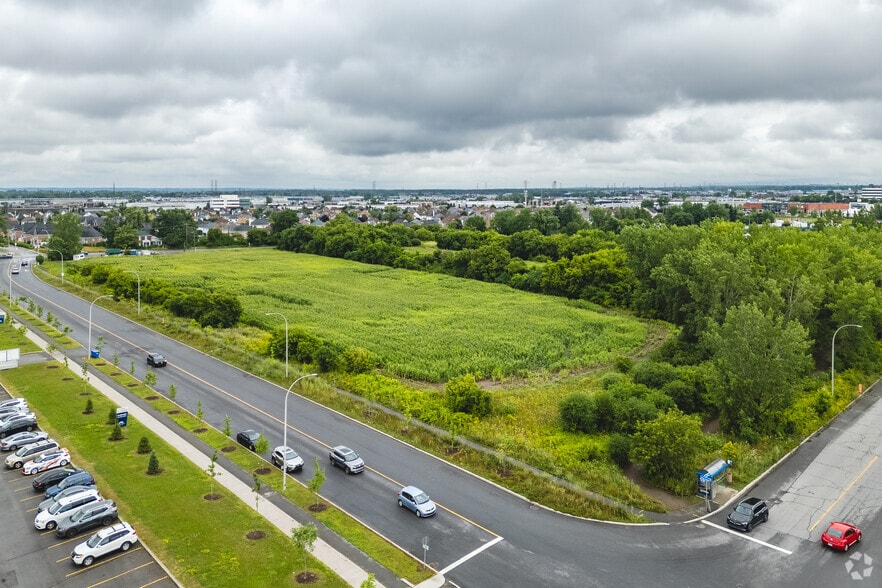 Blvd Daniel-Johnson, Laval, QC à vendre - Photo principale – Image 2 sur 5