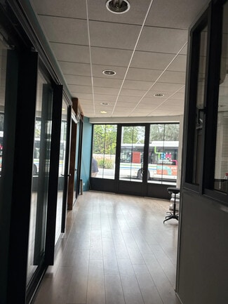 Plus de détails pour Local commercial à louer