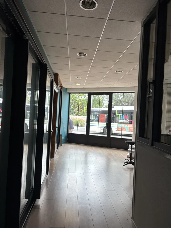 Plus de détails pour Local commercial à louer