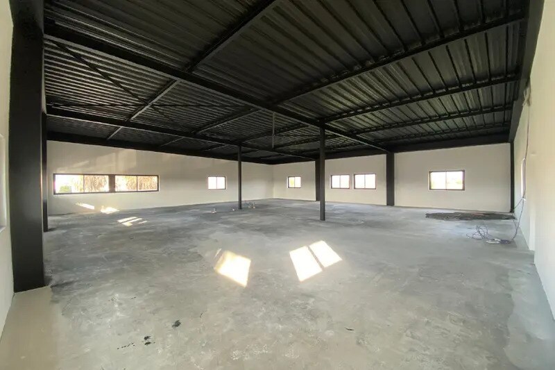 Bureau dans Saint-Cyprien à louer - Photo de l’immeuble – Image 3 sur 11