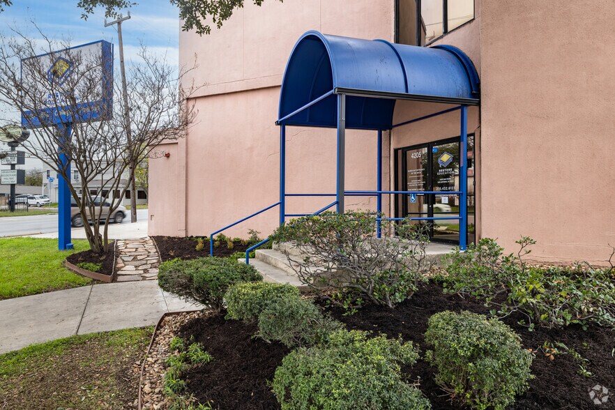 4205 San Pedro Ave, San Antonio, TX à louer - Photo de l’immeuble – Image 2 sur 22